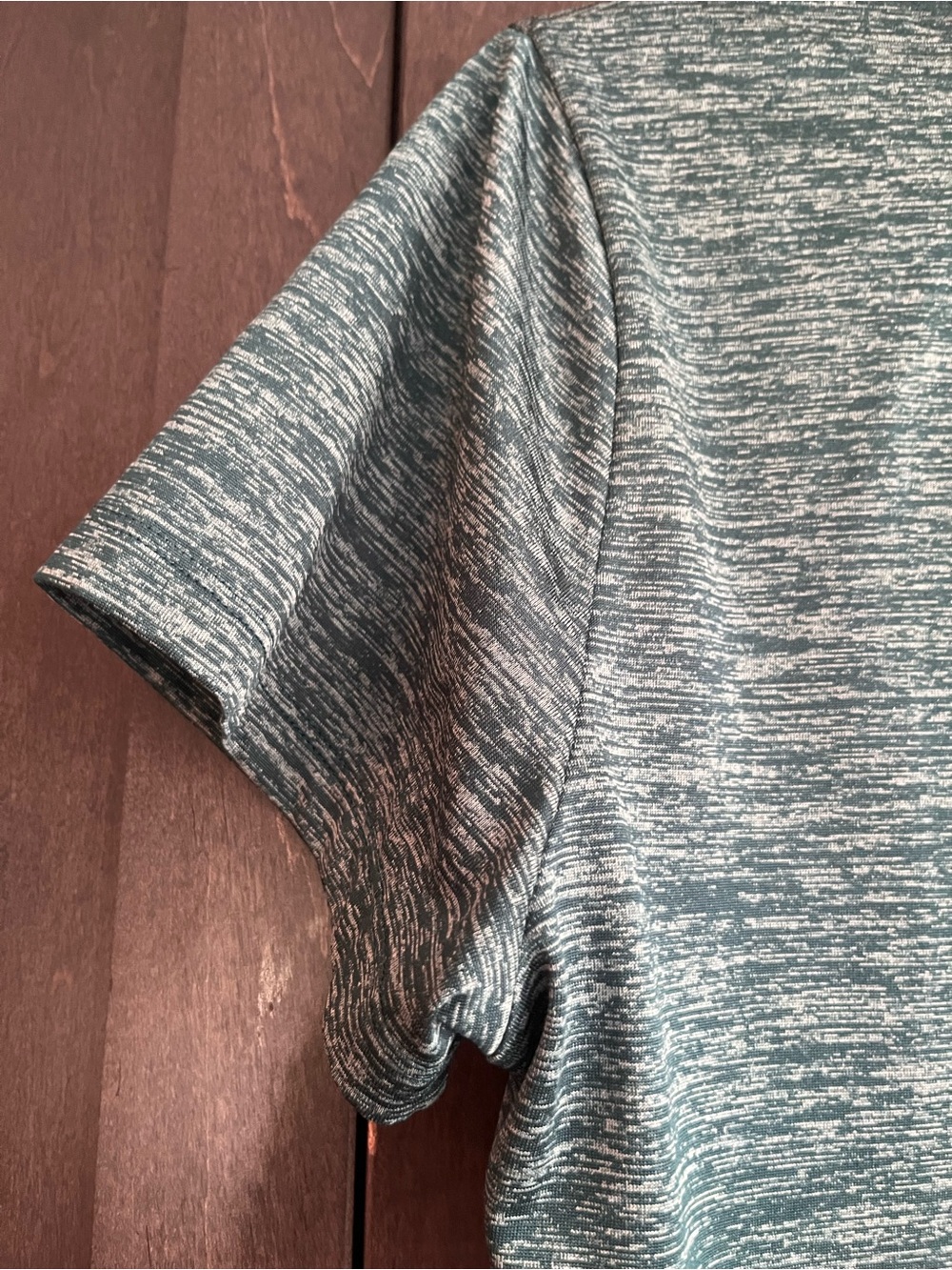 Under Armour Women's Green Heather V-Neck Performance Heat Gear Tee Medium - Picture 8 of 10